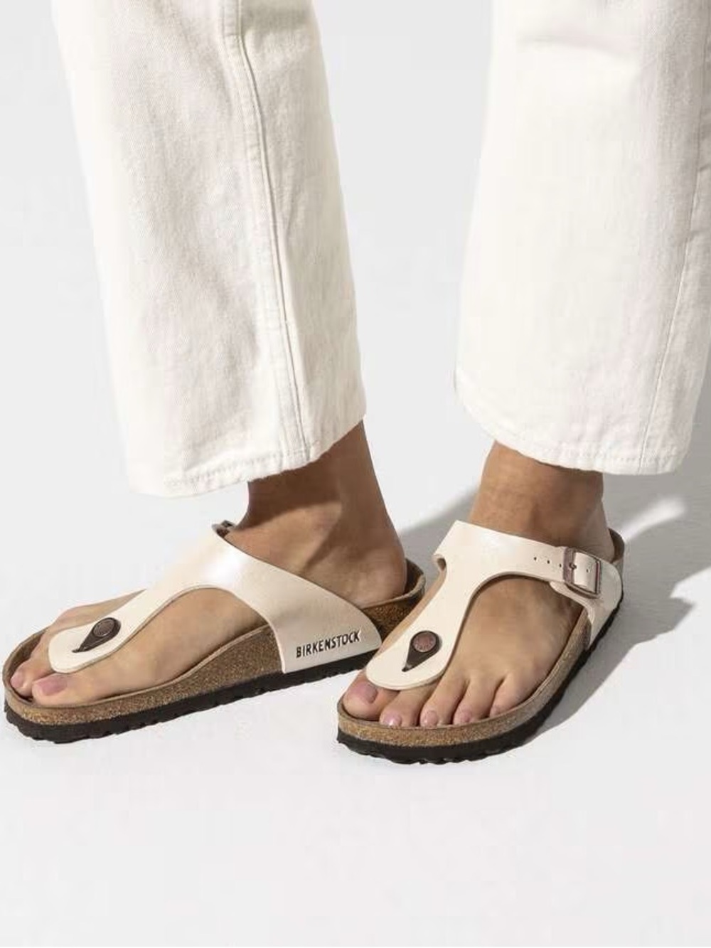 Birkenstock Gizeh Thong Sandals in Cream. Brand new w box